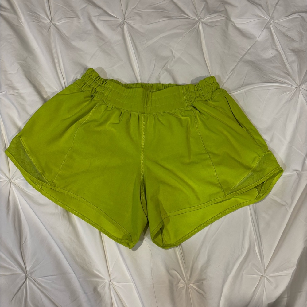 Lululemon low rise hot hot shorts 4in size 8